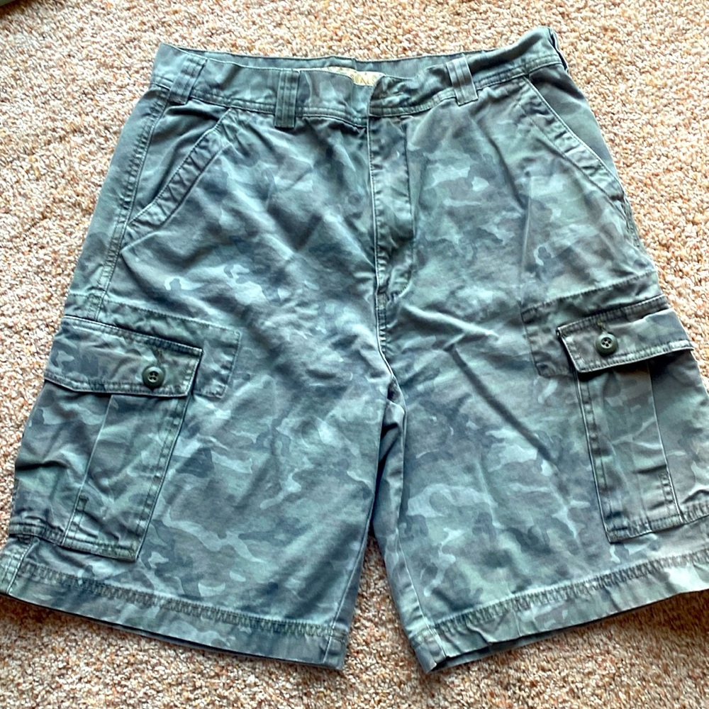Men’s camo Cabelas shorts size 34